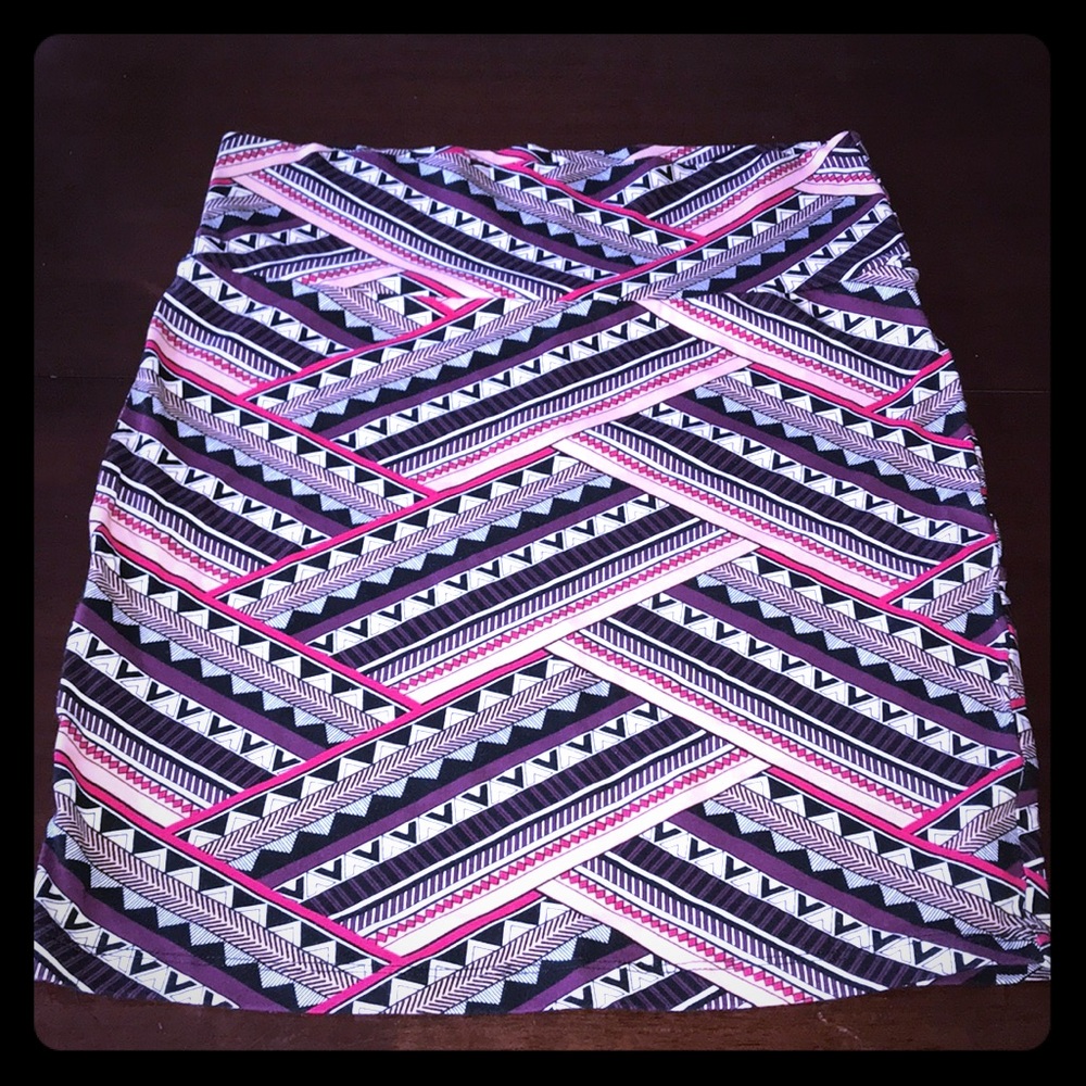 Geometric stretch mini skirt